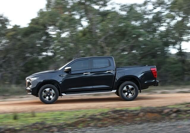Mazda-BT-50-2021-than-xe