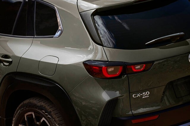 Mazda-CX50-den-hau