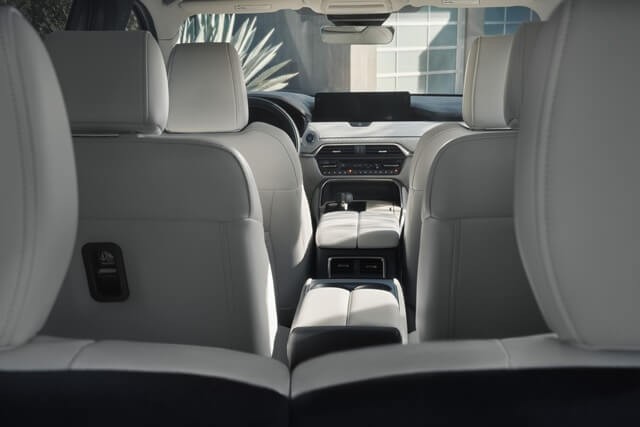 Mazda-CX90-cabin