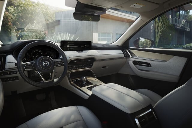 Mazda-CX90-khoang-lai