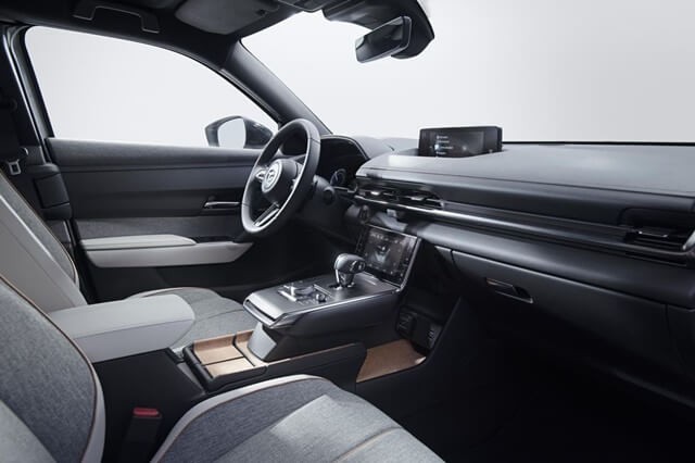 Mazda-MX-30-concept-khoang-lai