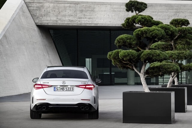 Mercedes-AMG-C43-duoi-xe