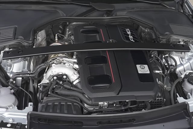 Mercedes-AMG-C63-S-E-Performance-dong-co