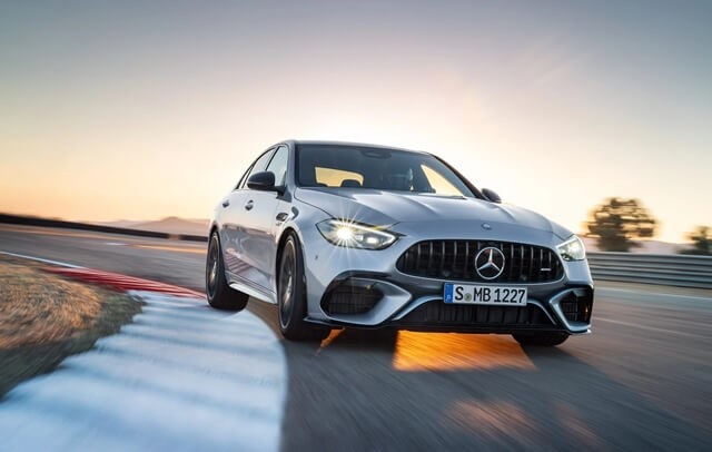 Mercedes-AMG-C63-S-E-Performance-gia-bao-nhieu