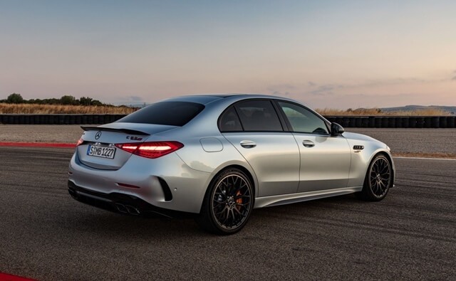 Mercedes-AMG-C63-S-E-Performance-hong-xe
