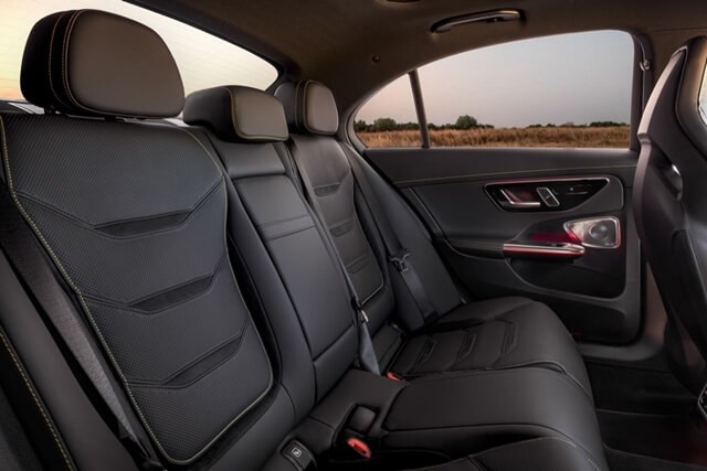 Mercedes-AMG-C63-S-E-Performance-khoang-hanh-khach