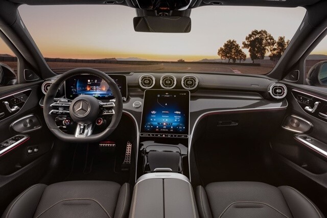 Mercedes-AMG-C63-S-E-Performance-noi-that-khoang-lai