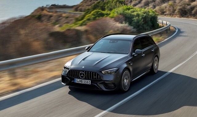 Mercedes-AMG-C63-S-E-Performance-van-hanh-an-toan