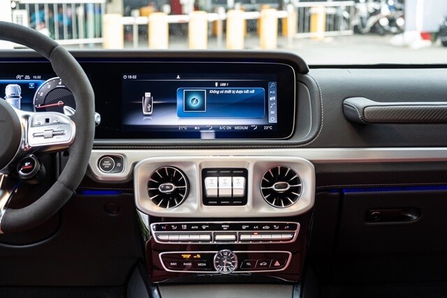Mercedes-AMG-G63-Edition-55-man-hinh-giai-tri