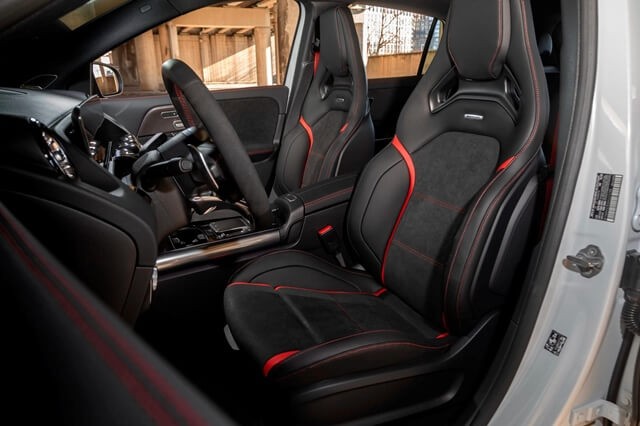 Mercedes-AMG-GLA-45S-ghe-ngoi