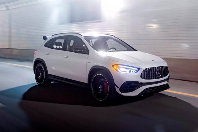 Mercedes-AMG-GLA-45S-van-hanh