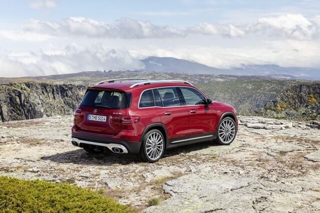 Mercedes-AMG-GLB-35-4Matic-hong-xe