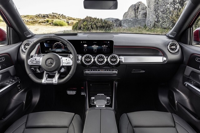 Mercedes-AMG-GLB-35-4Matic-khoang-lai