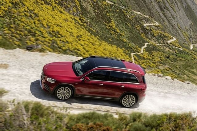 Mercedes-AMG-GLB-35-4Matic-ngoai-that-tu-tren-xuong