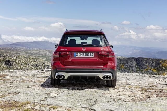 Mercedes-AMG-GLB-35-4Matic-phan-duoi-xe