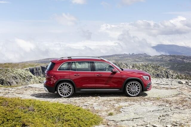 Mercedes-AMG-GLB-35-4Matic-than-xe