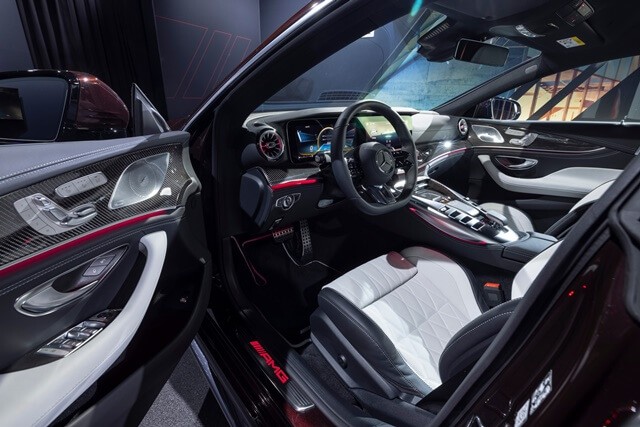 Mercedes-AMG-GT53-2022-khong-gian-khoang-lai