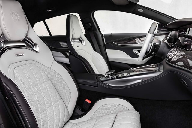 Mercedes-AMG-GT53-2022-noi-that-khoang-lai