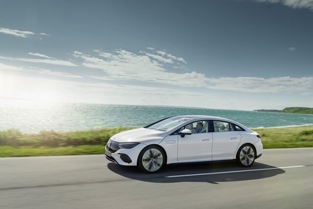Mercedes-Benz-EQE-ra-mat