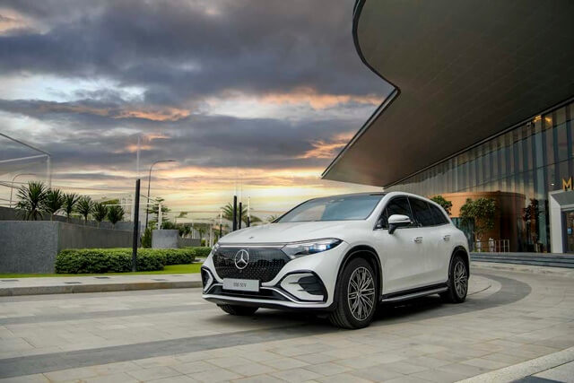 Mercedes-Benz-EQS-500-4Matic-SUV-gia-xe