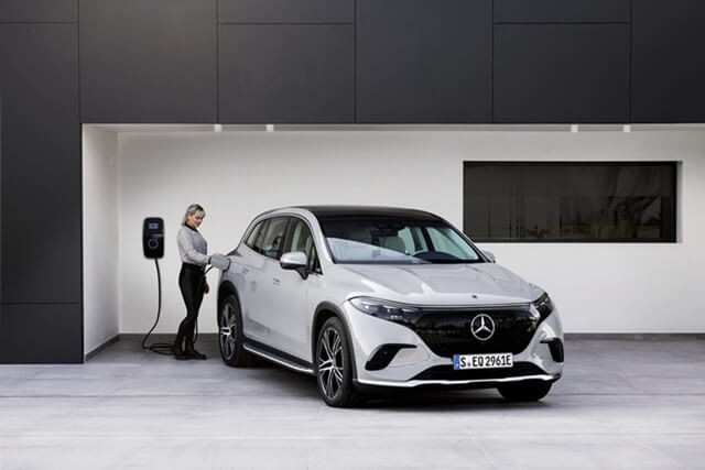 Mercedes-Benz-EQS-SUV-sac-pin