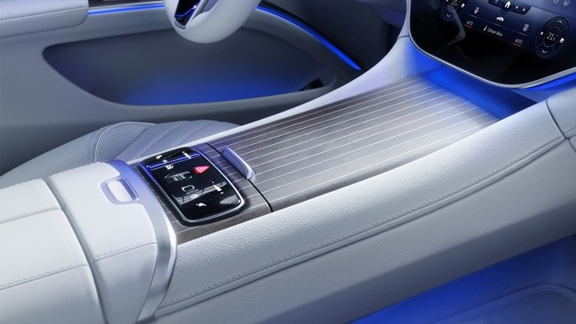 Mercedes-Benz-EQS-cum-dieu-khien-trung-tam