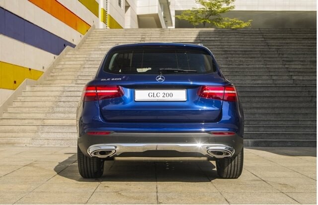 Mercedes-Benz-GLC-200-2017-duoi-xe