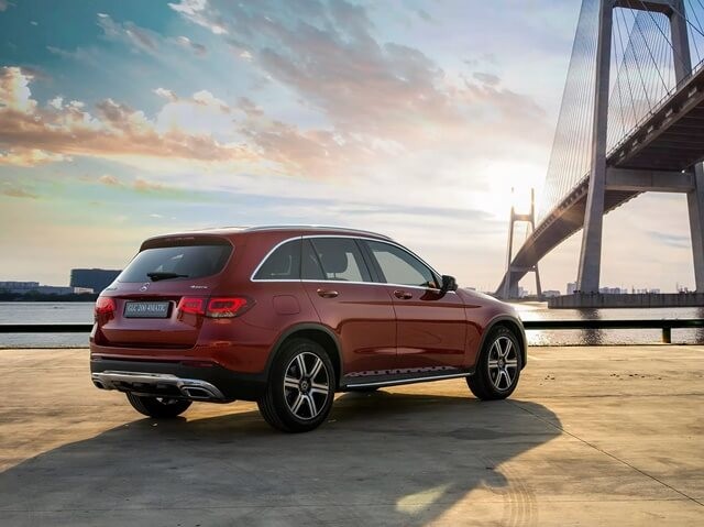 Mercedes-Benz-GLC-200-4Matic-2020-hong-xe