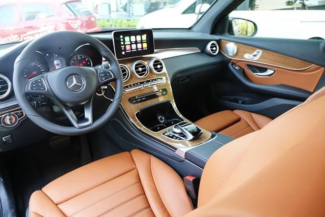 Mercedes-Benz-GLC-250-cu-khoang-lai