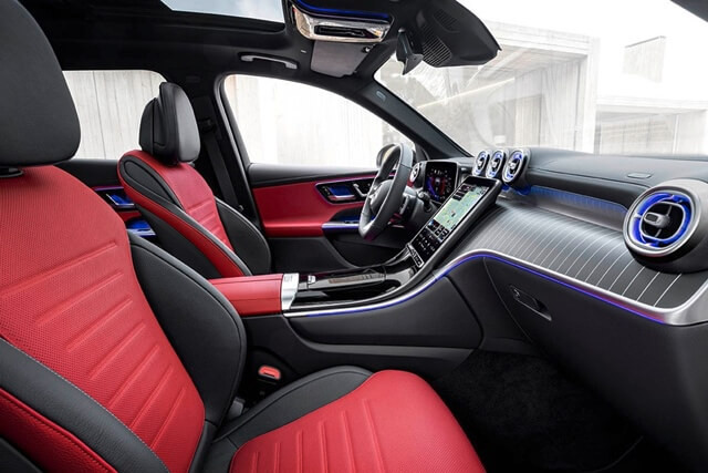 Mercedes-Benz-GLC-300-2025-ghe-ngoi-khoang-lai-mau-do