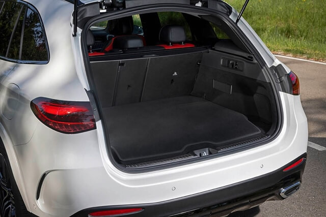 Mercedes-Benz-GLC-300-2025-khoang-hanh-ly