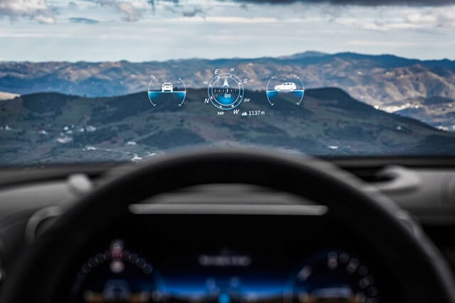 Mercedes-Benz-GLC-300-2025-man-hinh-HUD