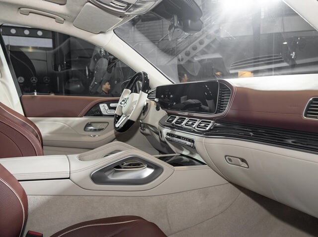 Mercedes-Maybach-GLS-480-4Matic-khoang-lai