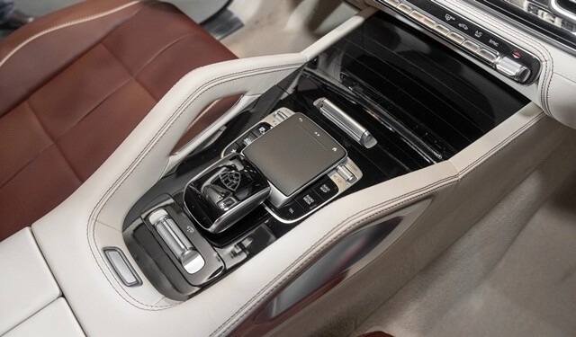 Mercedes-Maybach-GLS-480-4Matic-trung-tam-dieu-khien