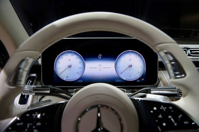 Mercedes-Maybach-S580-4Matic-2021-cum-dong-ho