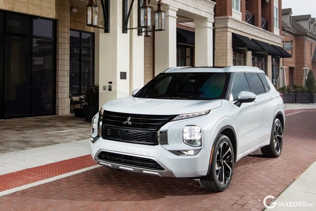 Mitsubishi-Outlander-2024-gia-bao-nhieu
