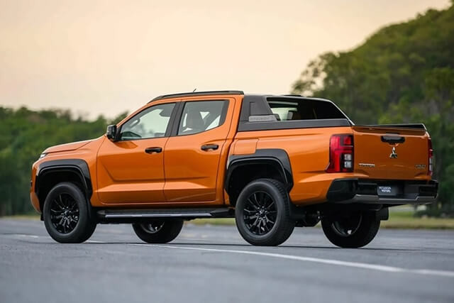 Mitsubishi-Triton-Athlete-the-he-moi-phan-than-xe