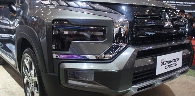 Mitsubishi-Xpander-Cross-2023-den-pha