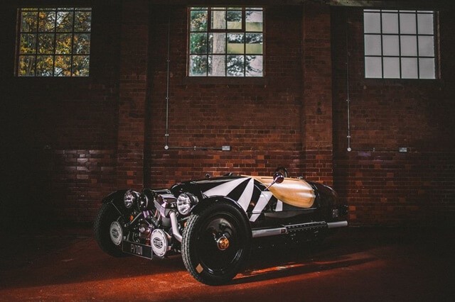 Morgan-3-Wheeler-ngoai-that