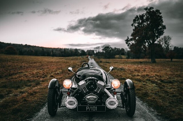 Morgan-3-Wheeler-phan-dau-xe