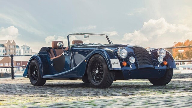 Morgan-Plus-4-dau-xe