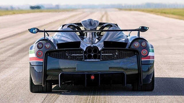 Pagani-Huyra-Tricolore-thiet-ke-duoi-xe