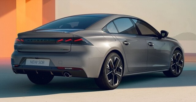 Peugeot-508-hong-va-duoi-xe