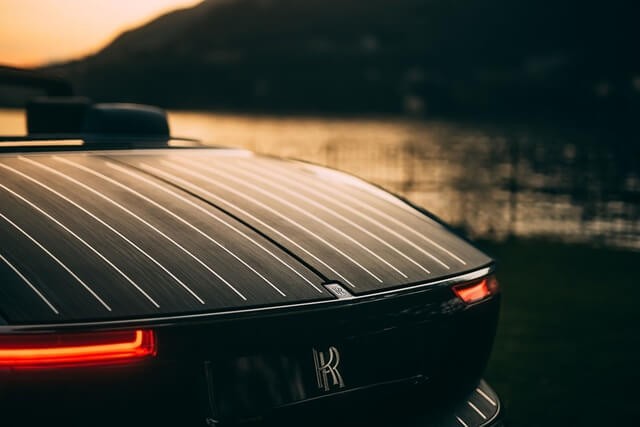Rolls-Royce-Boat-Tail-logo-duoi-xe
