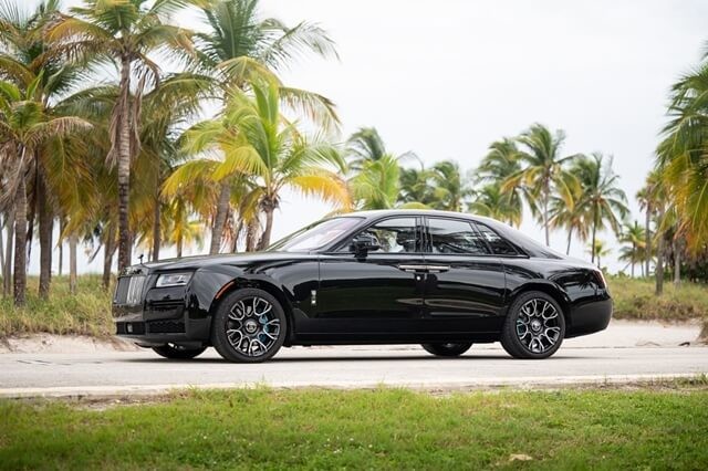 Rolls-Royce-Ghost-black-badge-gia-xe