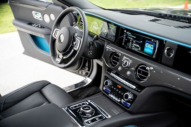 Rolls-Royce-Ghost-black-badge-khoang-lai