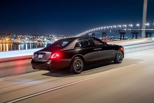 Rolls-Royce-Ghost-black-badge-van-hanh