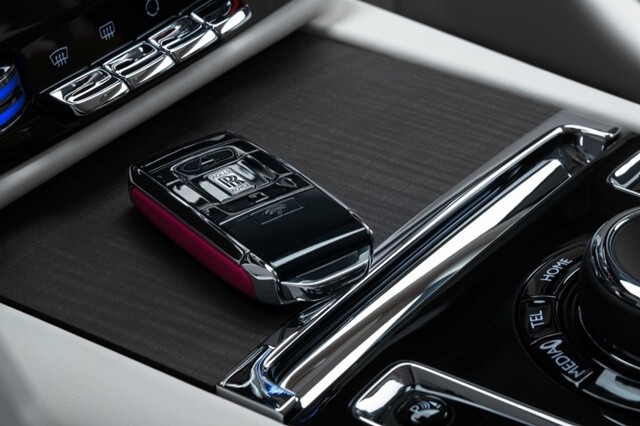 Rolls-Royce-Spectre-chia-khoa
