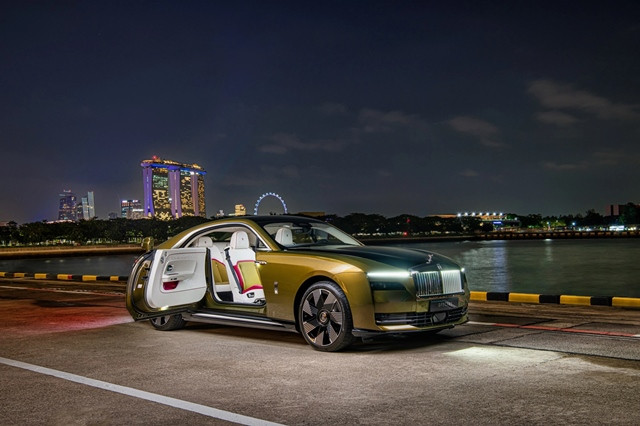 Rolls-Royce-Spectre-den-xe