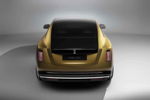 Rolls-Royce-Spectre-duoi-xe